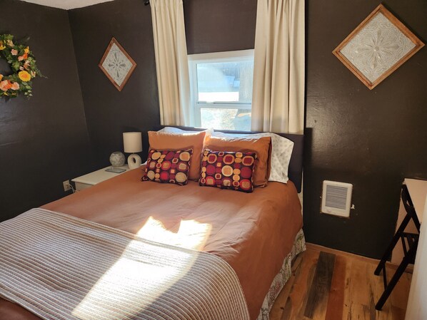 2 bedrooms, WiFi, bed sheets, wheelchair access