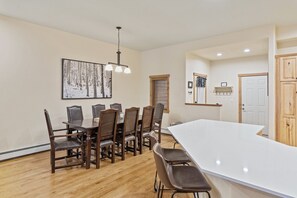 Dining - Shuffleboard Table - Modern Kitchen - Garage - Hot Tub (Steamboat Springs)