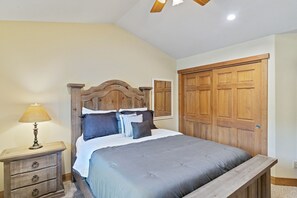 3 chambres, bureau, Wi-Fi gratuit, draps fournis