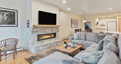 Shuffleboard Table - Modern Kitchen - Garage - Hot Tub