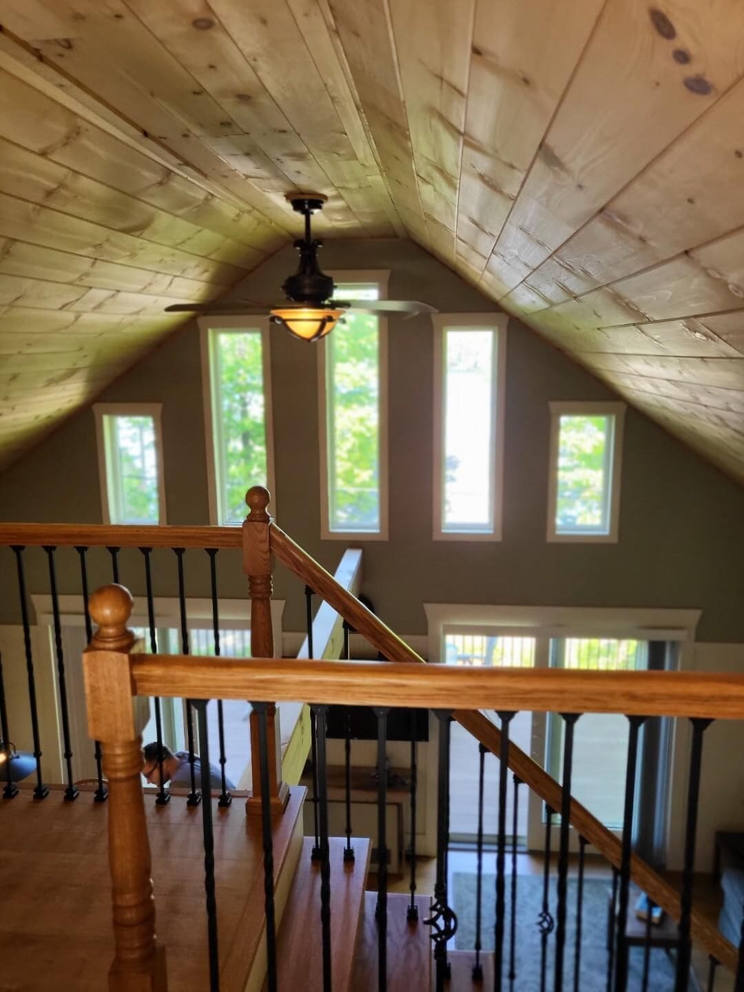 Open, Sunlit Cottage; hiking, fishing, kayaking, skiing. Water access!