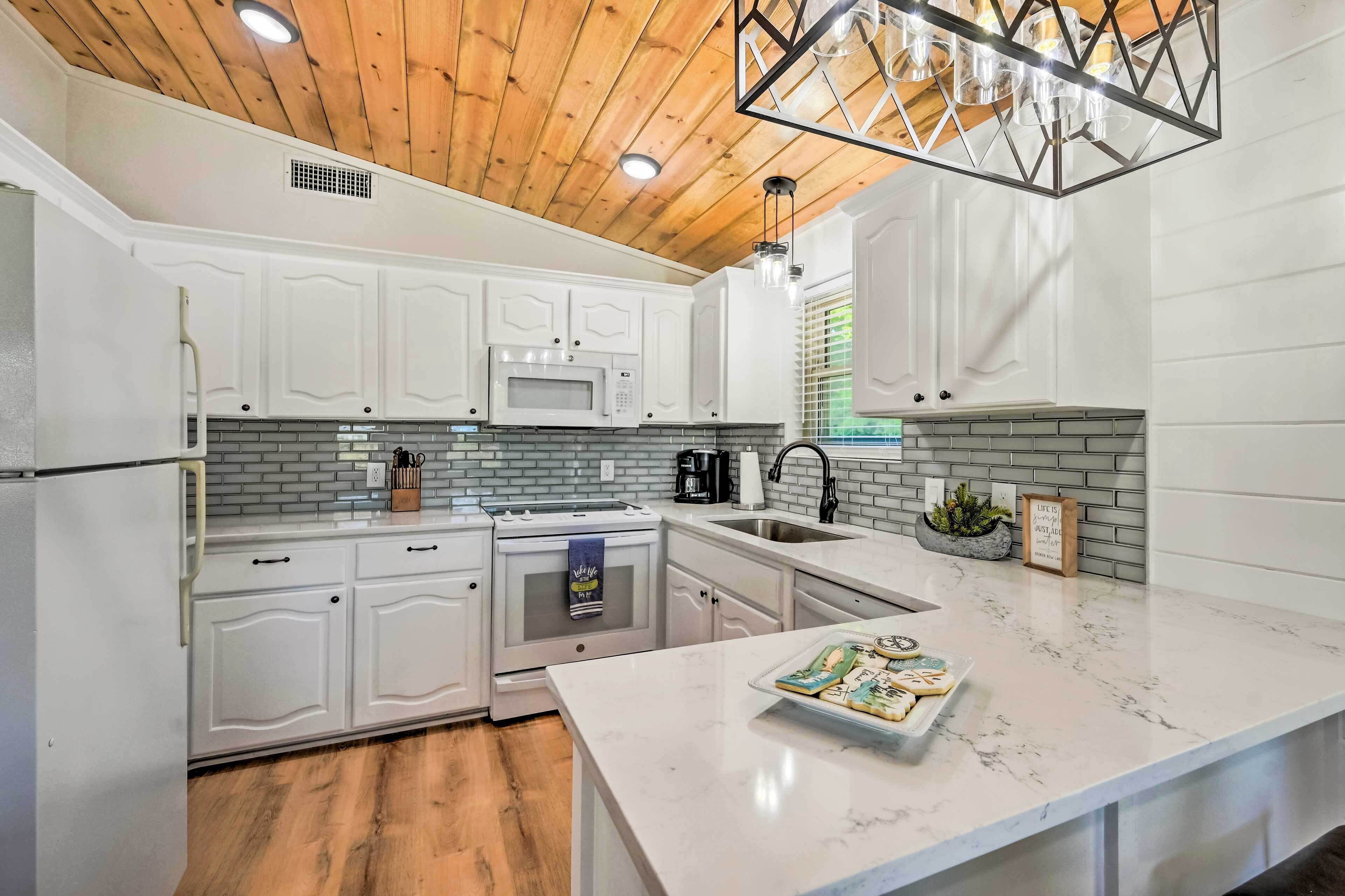 Fridge, microwave, stovetop, dishwasher
