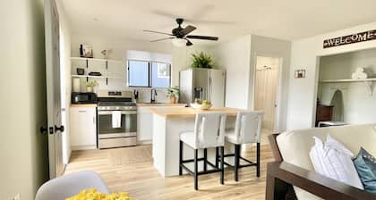 2 bedroom 1 bath cottage 10 minutes from beach