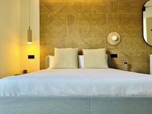 Unclassified image, 5 of 32, button