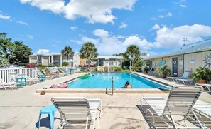 A heated pool - Chateau La Mer 1603, Private Beach Access (Destin)