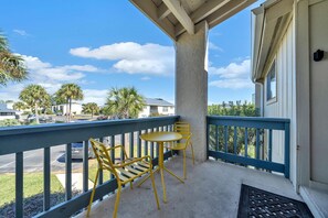 Outdoor dining - Chateau La Mer 1603, Private Beach Access (Destin)