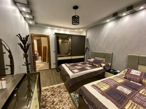 3 bedrooms - شقه علويه حديثه التشطيب مكيفه بالكامل اثاث انيق (Cairo)