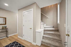 Interior - Cozy Remodeled Home UMED District (Anchorage)