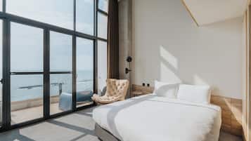 Signature Loft, Balcony, Ocean View | 1 bedroom, down comforters, blackout drapes, free WiFi