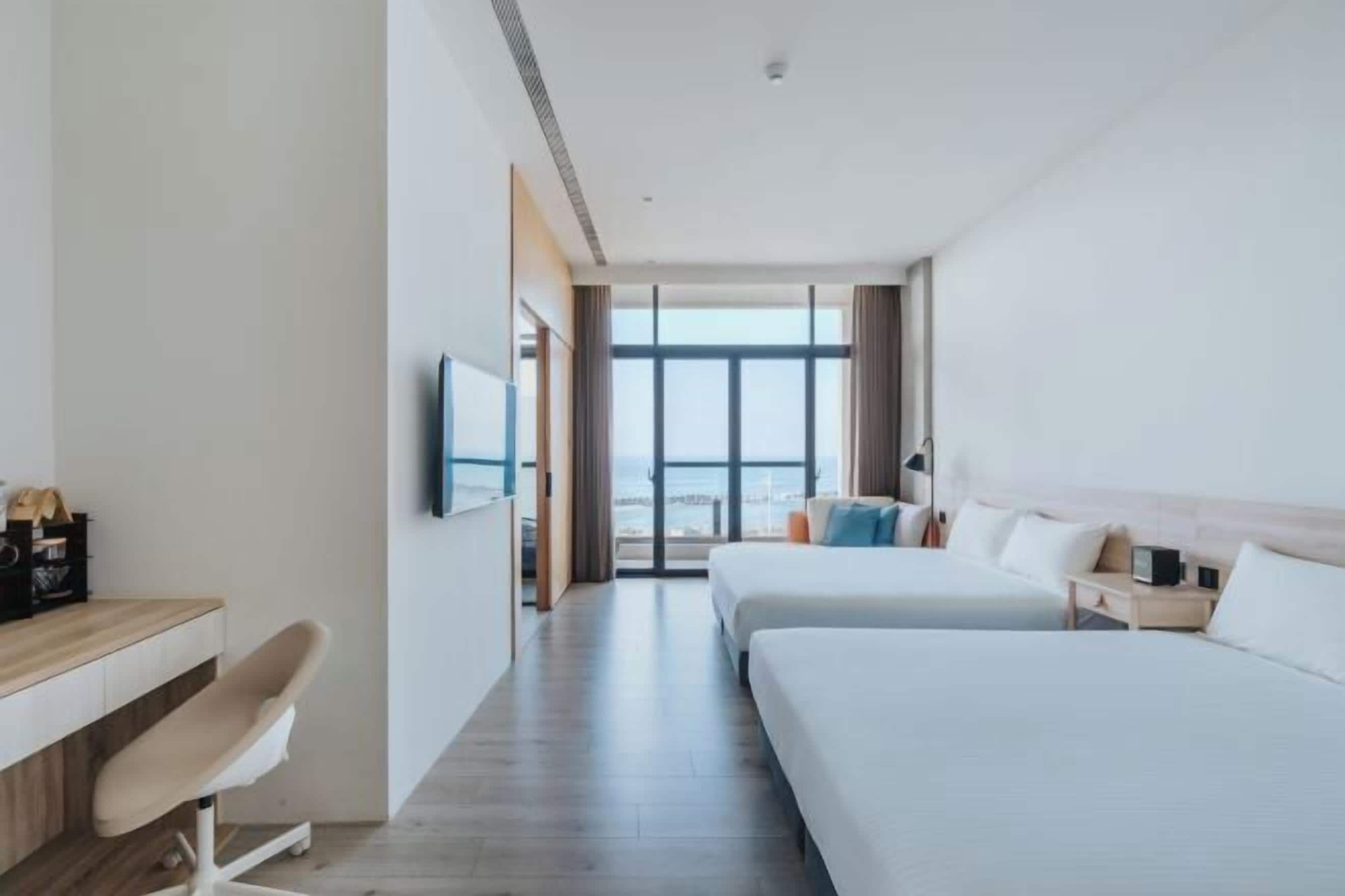 羽绒被、遮光窗帘、免费 WiFi、床单