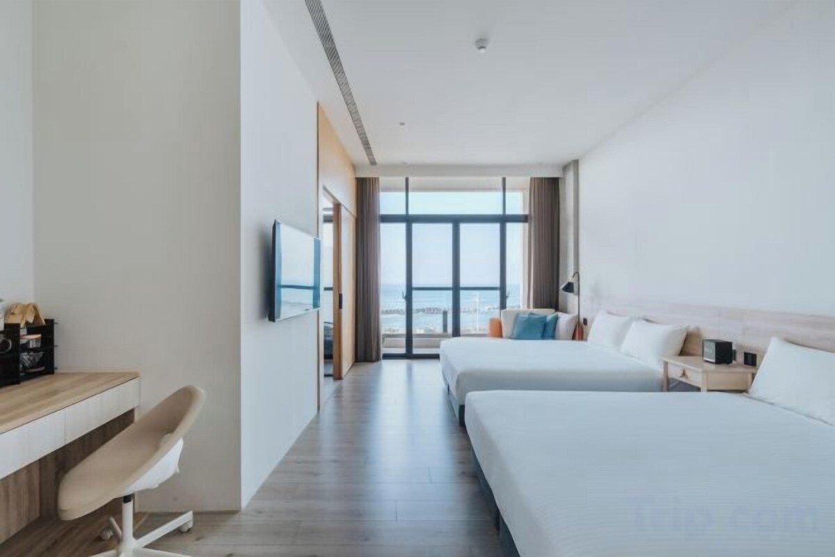 Edredones de plumas, cortinas opacas, wifi gratis y ropa de cama