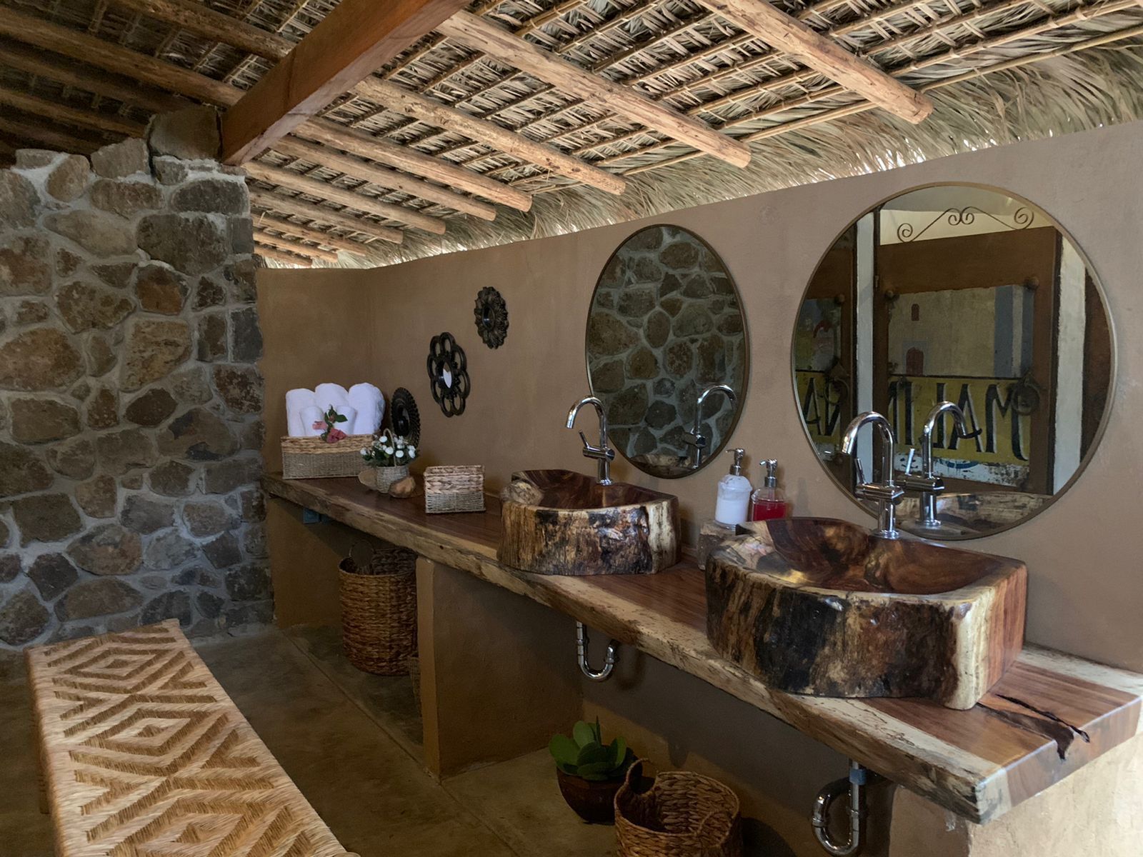 Masajes con piedras calientes, masajes de tejido profundo, masajes