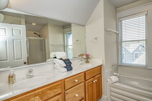 Combined shower/bathtub, hair dryer, towels - On the dunes of Bramble Reach overlooking Atlantic Ocean! Screened in porch to take in ocean breeze (Bald Head Island)