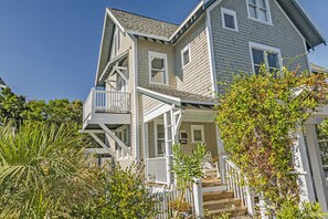 Exterior - On the dunes of Bramble Reach overlooking Atlantic Ocean! Screened in porch to take in ocean breeze (Bald Head Island)