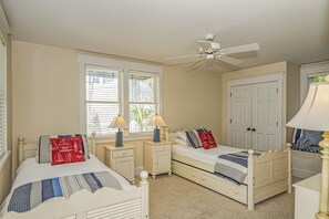 3 bedrooms, iron/ironing board, WiFi, bed sheets - On the dunes of Bramble Reach overlooking Atlantic Ocean! Screened in porch to take in ocean breeze (Bald Head Island)