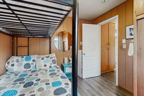 2 dormitoris, planxa i posts de planxar, wifi i roba de llit 