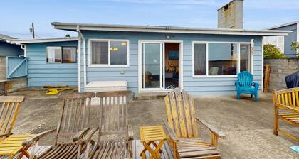 Waterfront cottage with bay views, patio, grill & washer/dryer