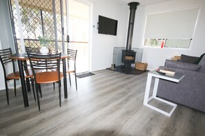 Cabana superior | Sala d'estar | Televisor intel·ligent i llar de foc