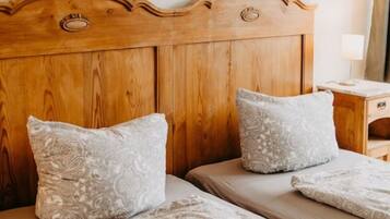 4 bedrooms, iron/ironing board, free WiFi, bed sheets