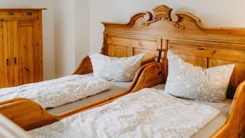 4 bedrooms, iron/ironing board, free WiFi, bed sheets