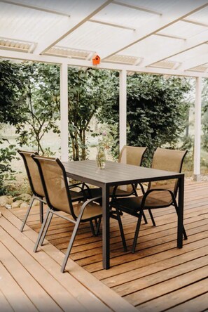 屋外ダイニングエリア