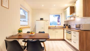 Frigorífic, microones, forn i placa de cuina