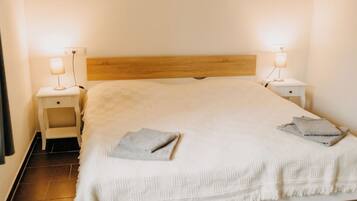 2 slaapkamers, een strijkplank/strijkijzer, gratis wifi, beddengoed