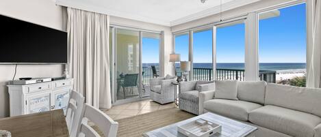 Smart TV, reproductor de DVD, libros y videoteca