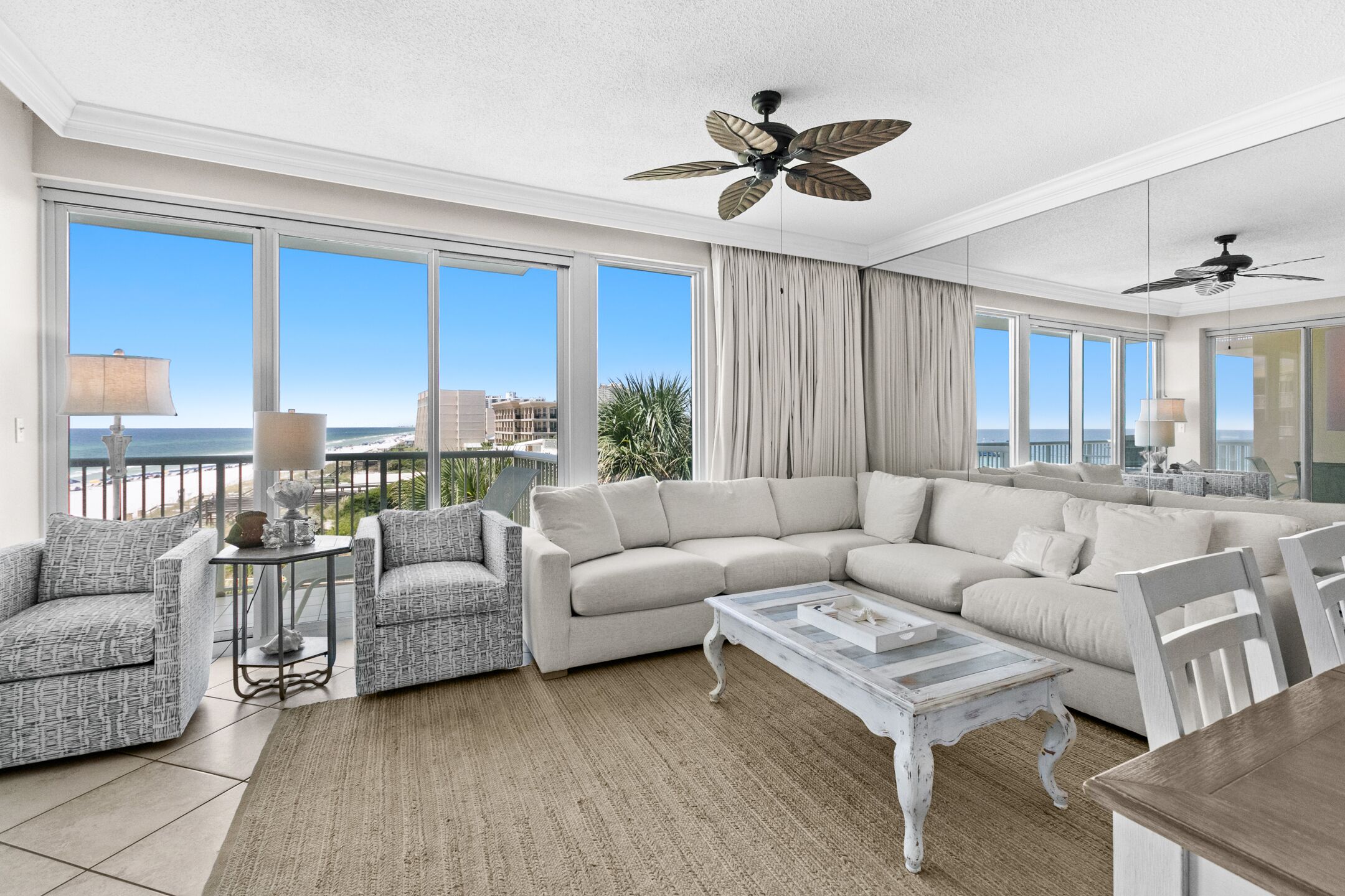 Smart TV, reproductor de DVD, libros y videoteca 