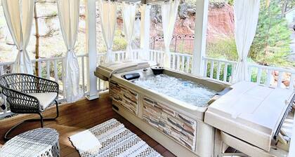 Boutique Tiny Home! Hot Tub near Pikes Peak