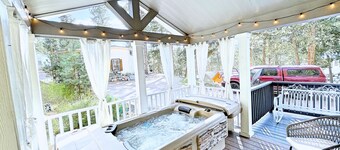 Boutique Tiny Home! Hot Tub near Pikes Peak