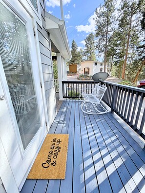 Property grounds - Boutique Tiny Home! Hot Tub near Pikes Peak (Woodland Park)