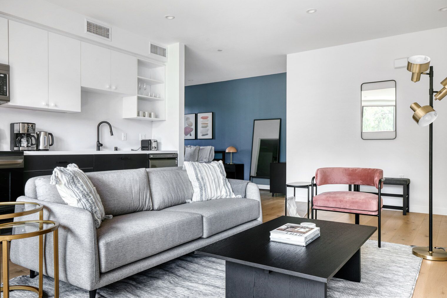 Bright Silver Lake Studio w/ Courtyard, nr Freeways, by Blueground