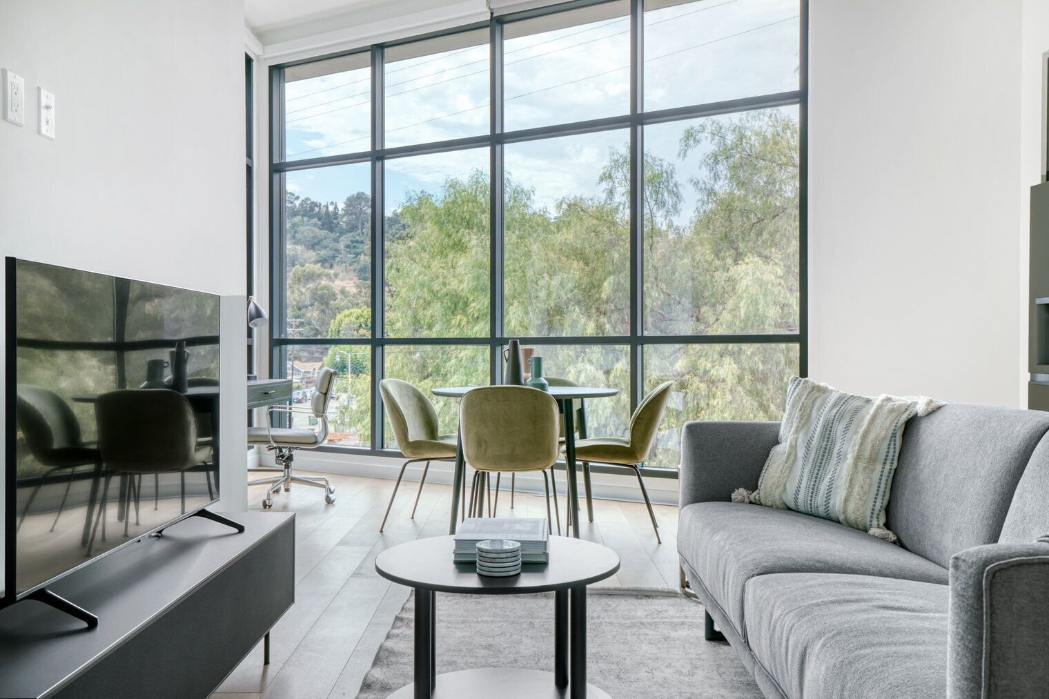 Sleek Silver Lake Studio w/ Courtyard, nr Freeways, by Blueground