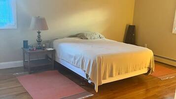 4 bedrooms, iron/ironing board, travel crib, free WiFi