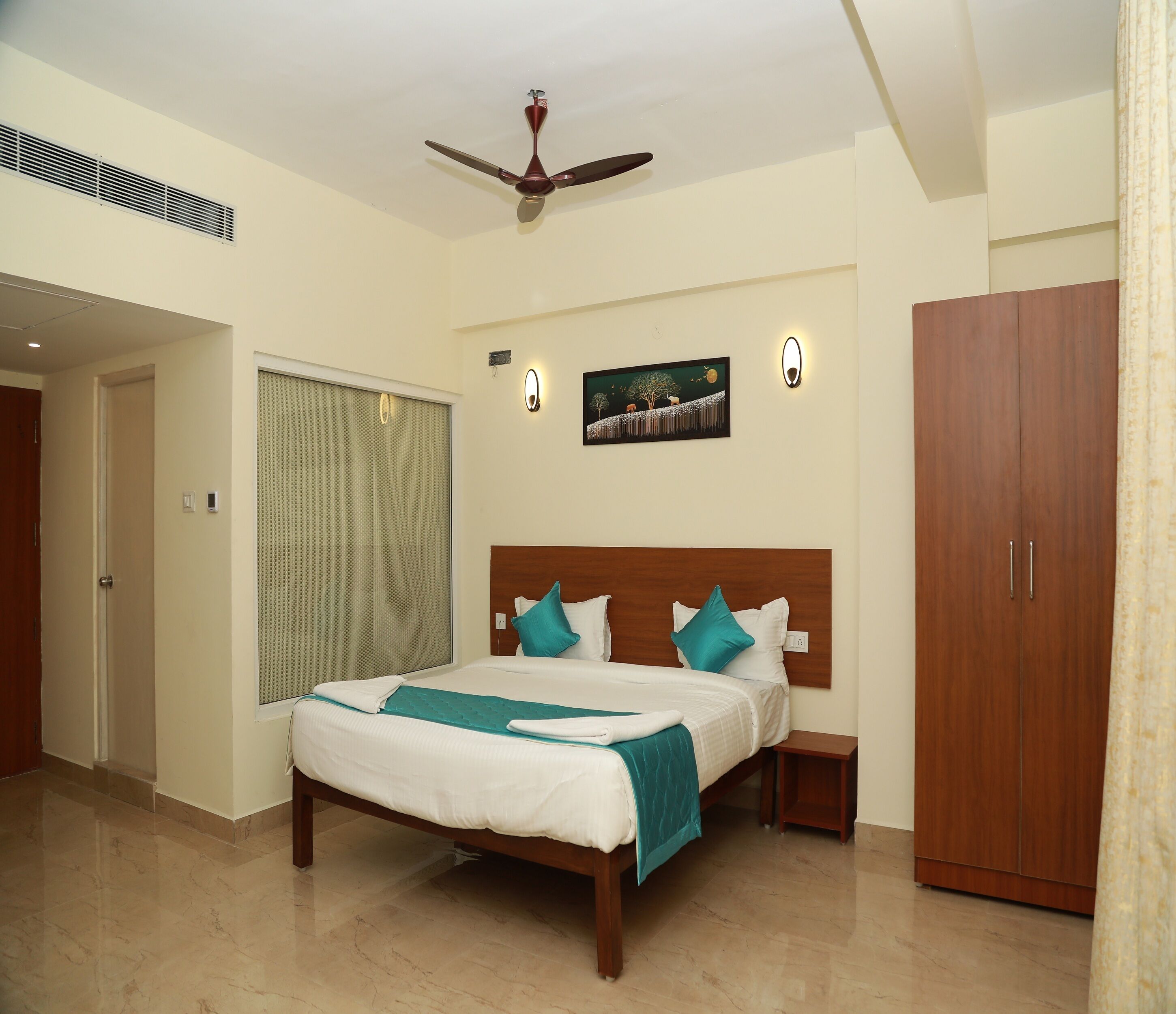 Royal Studio Suite | Egyptian cotton sheets, premium bedding, desk, iron/ironing board