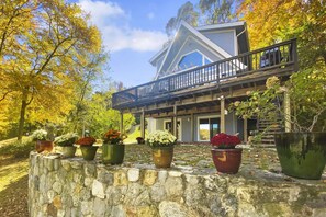 Exterior - Cottage at Sunny Day- Lakeside, views, kayak, dock (Newtown)
