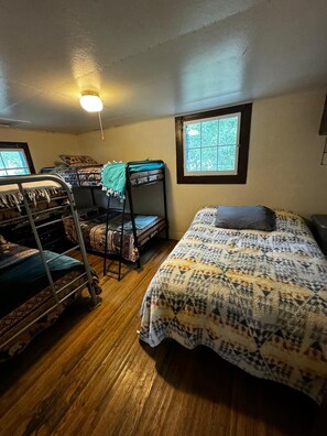 2 habitaciones, wifi gratis y ropa de cama