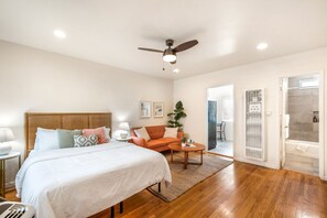 1 chambre, coffres-forts dans les chambres, fer et planche à repasser