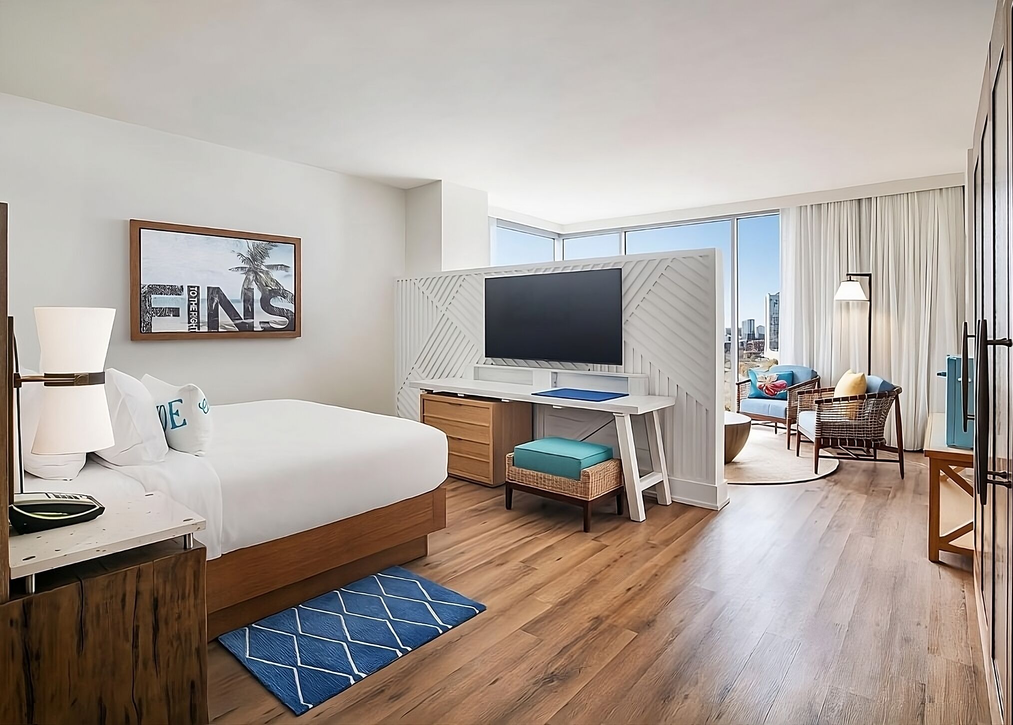 Vacay in Style! 2 Spacious Suites, Outdoor Pool, Music City Walk of Fame Park!