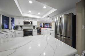 Fridge, microwave, oven, stovetop - Tropical 5BR Pool Beach House - 5min from Beaches! (Seminole)