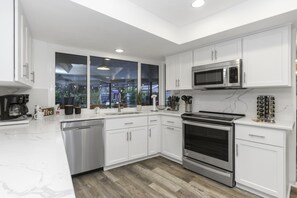 Fridge, microwave, oven, stovetop - Tropical 5BR Pool Beach House - 5min from Beaches! (Seminole)