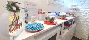 Tägliches Frühstück mit Selbstbedienung gegen Gebühr