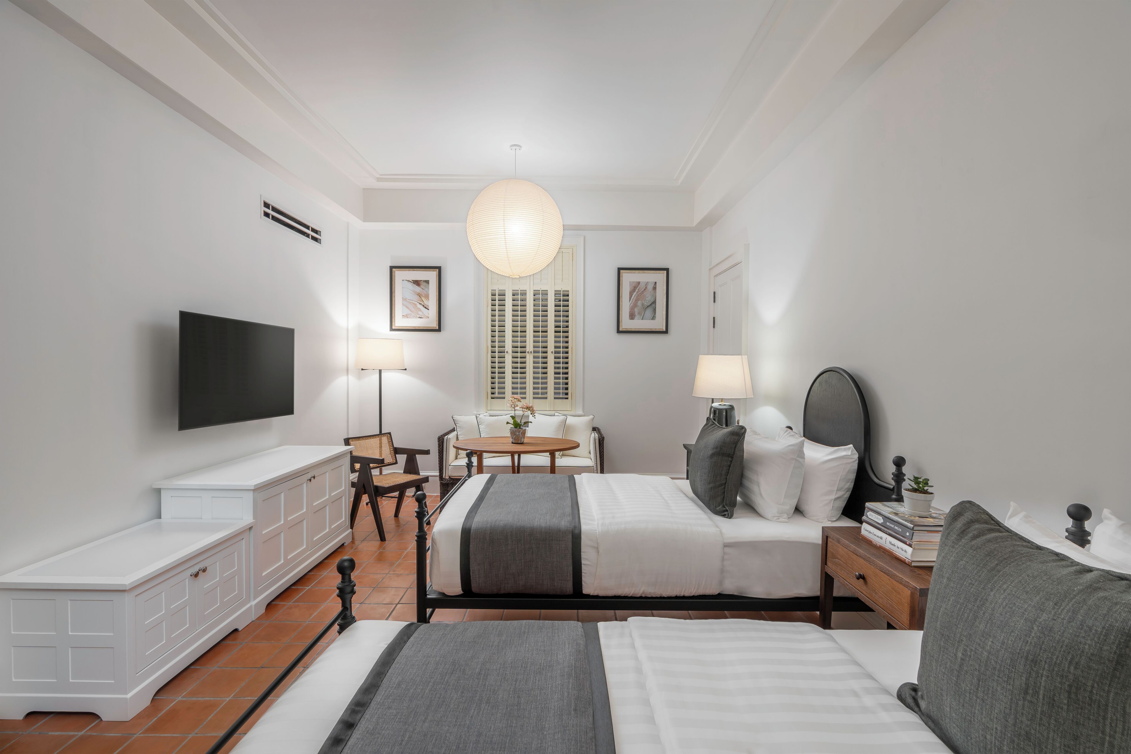 ห้องดีลักซ์ทวิน | มินิบาร์, ตู้นิรภัยในห้องพัก, ห้องเก็บเสียง, เตารีด/โต๊ะรีดผ้า