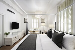 Grand Deluxe Plus King Bed Room | Minibar, in-room safe, soundproofing, iron/ironing board