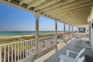 Property grounds - Dog-friendly beachfront gem - community pool, tennis, washer/dryer, central AC (St. George Island)