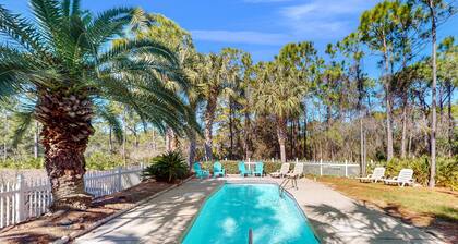 Newly renovated home with tennis, private pool, deck, & fireplace - dog-friendly