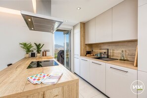 Jääkaappi, mikroaaltouuni, uuni, astianpesukone