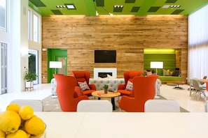 Télévision, chaîne hi-fi