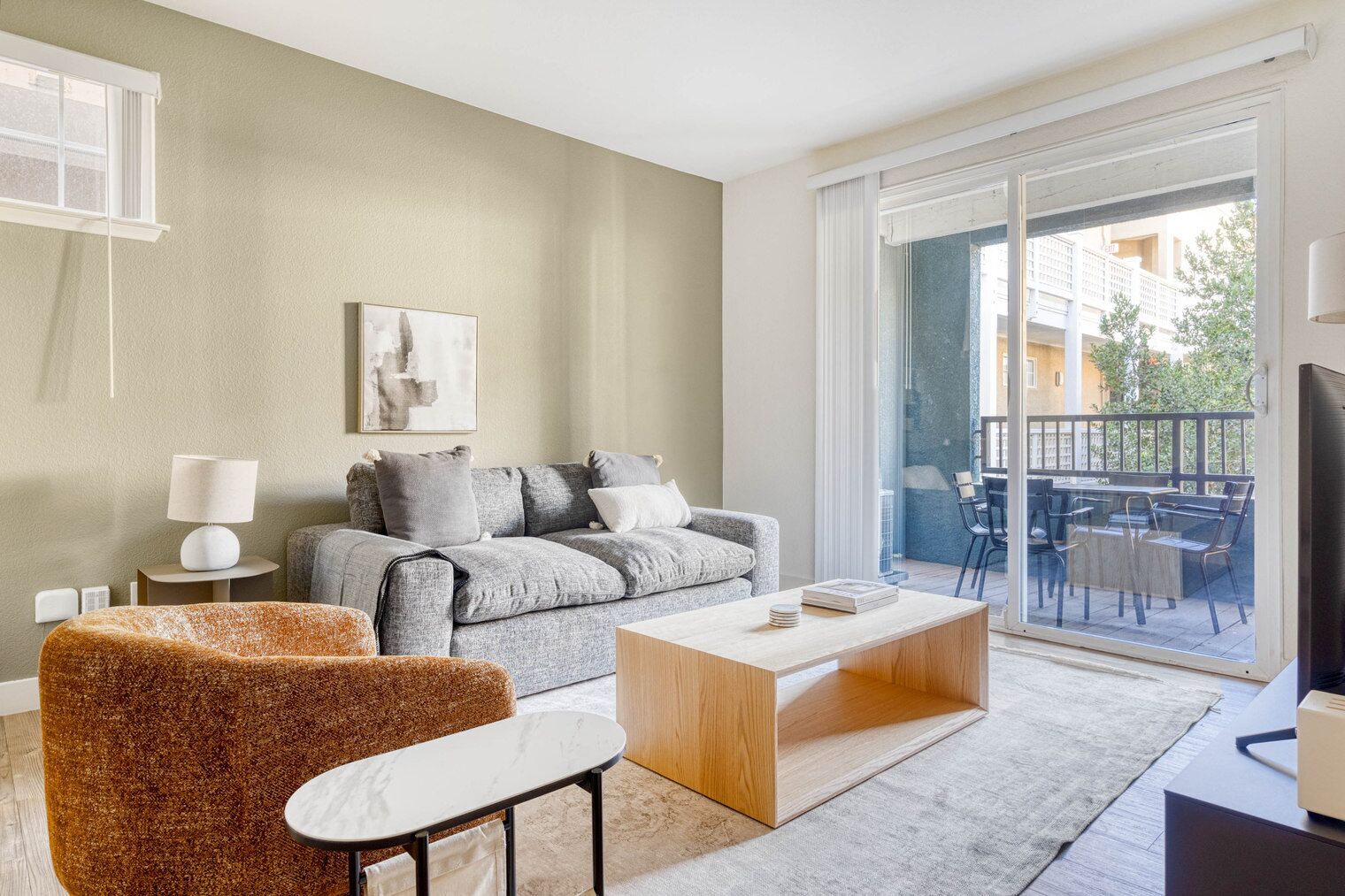 Télévision, chaîne hi-fi